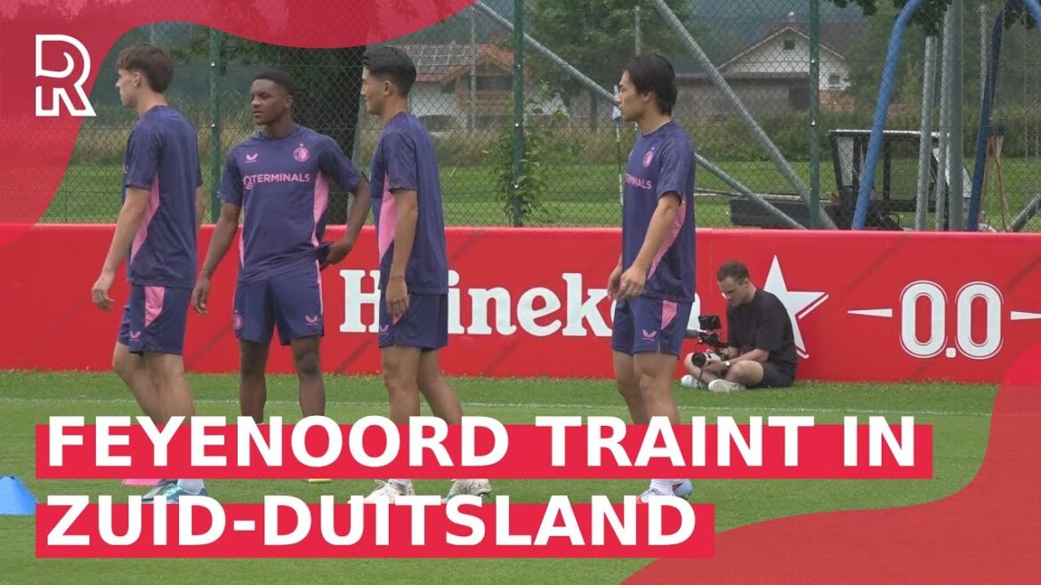 Watanabe attracts himself to fellow countryman Ayase Ueda at Feyenoord Watanabe attracts himself to fellow countryman Ayase Ueda at Feyenoord