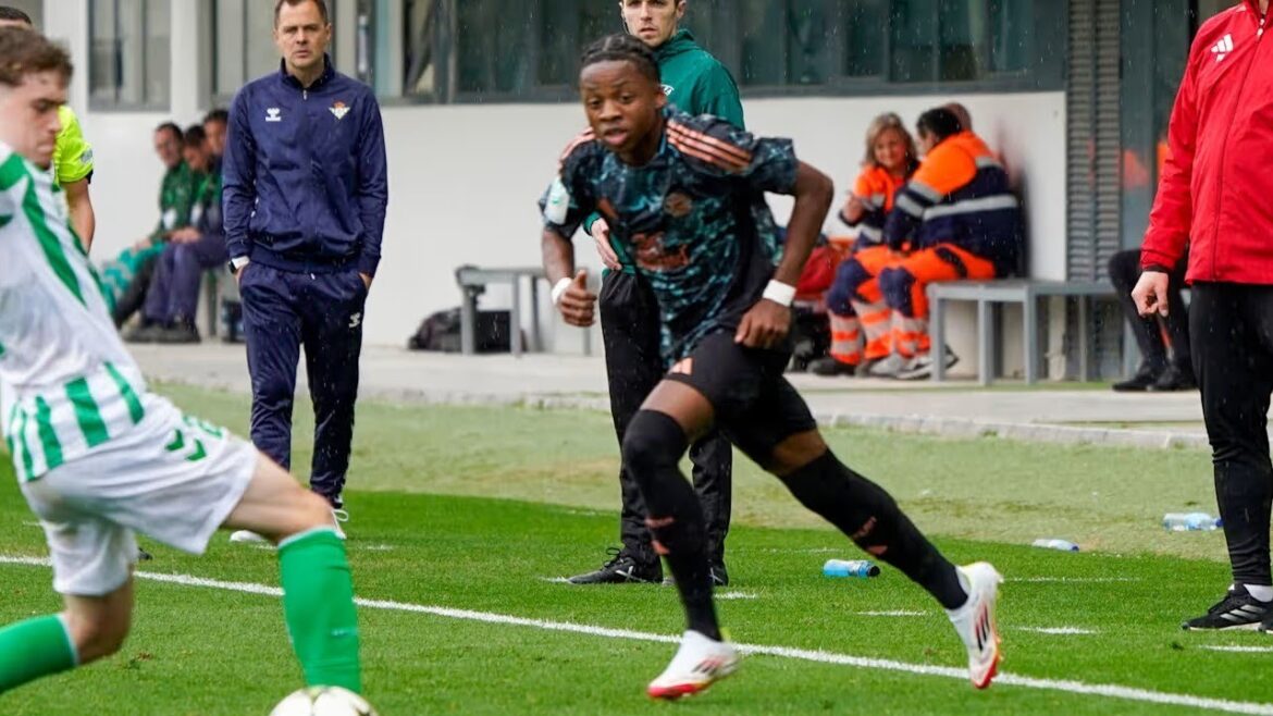 Wisdom Mike Bayern Munich U19 vs Real Betis U19 (A) UYL 24/25 Wisdom Mike Bayern Munich U19 vs Real Betis U19 (A) UYL 24/25