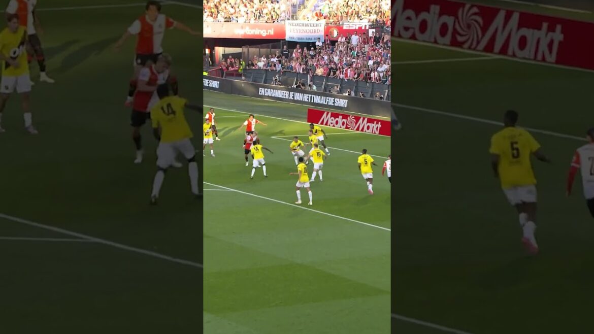 Ayase Ueda pricks pretty well: Feyenoord on 2-0 🇯🇵