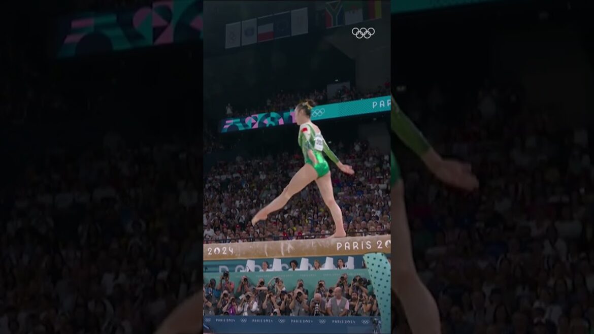 Zhou Yaqin balance beam medallist moves at Paris 2024! 🥈