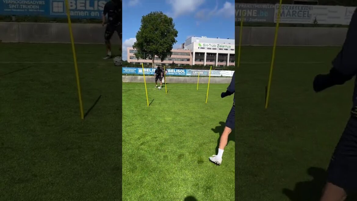 [A scene during practice]Exquisite pass exchange between #Taniguchi Shogo and #Matsuzawa Kaito ⚽️👏