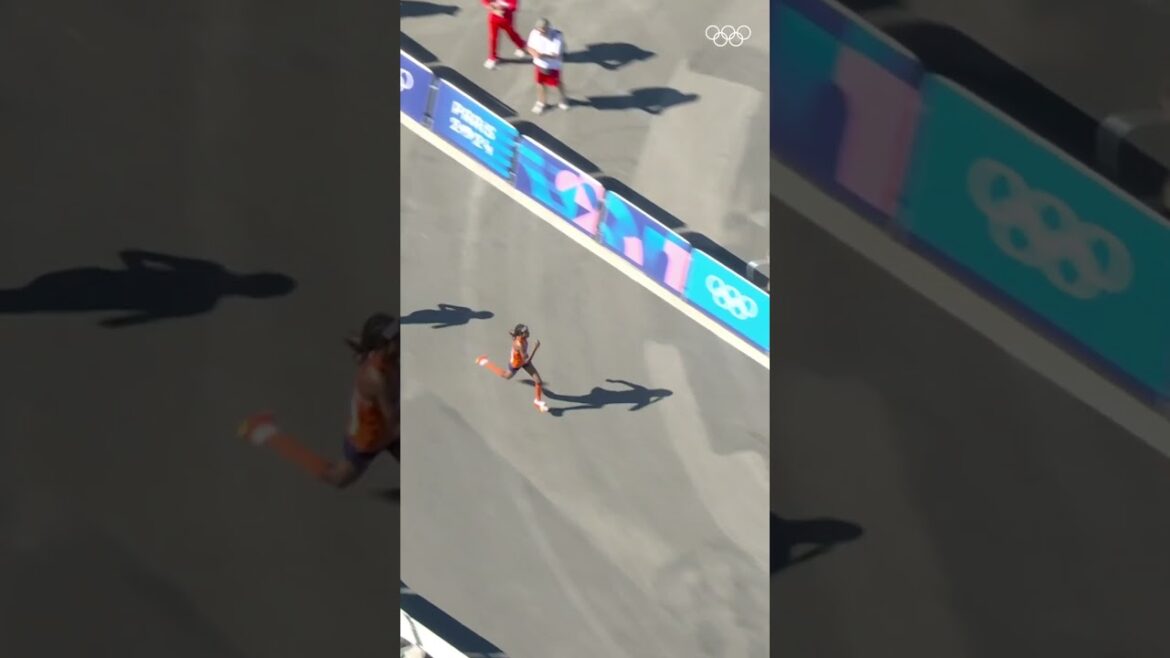 Sifan Hassan's golden run, finishing in 2:22:55 at #Paris2024! 🥇✨