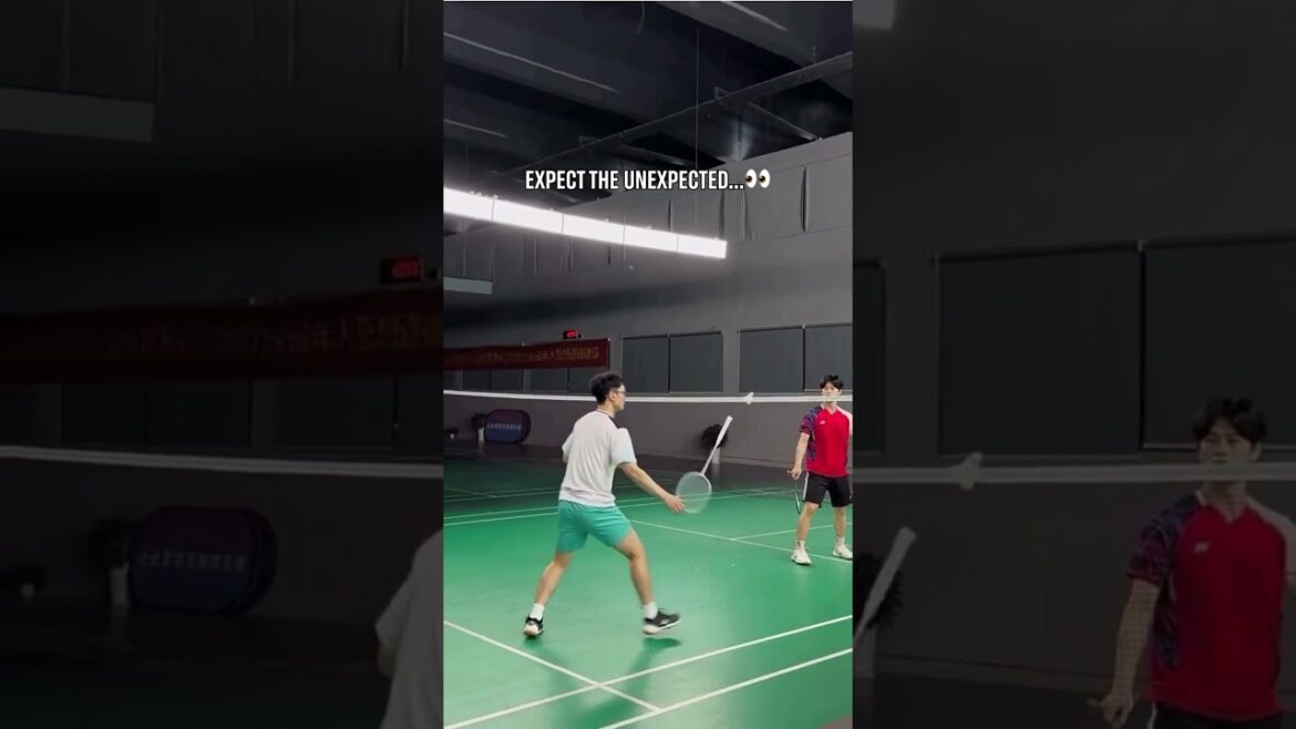 Warning: this trick shot may cause some jaw drops 😮‍💨 📹IG: atte_tk43 #Olympics #Badminton