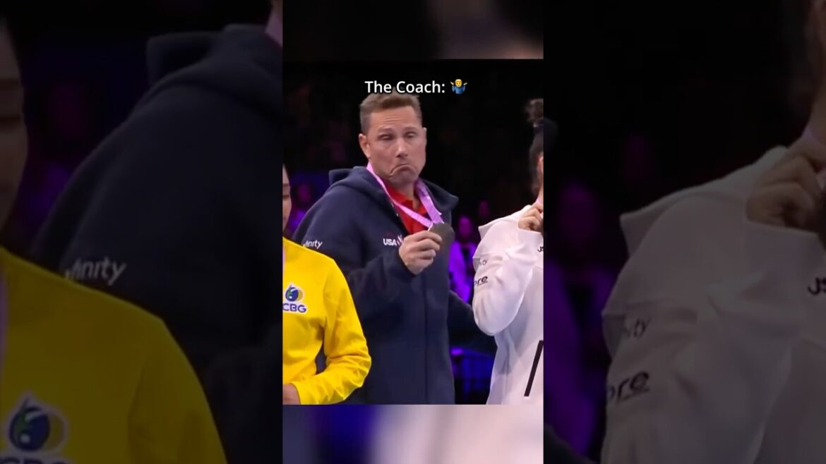 Wait for the coach's reaction at the end😂 #gymnastics #simonebiles #beam #worldchampionship