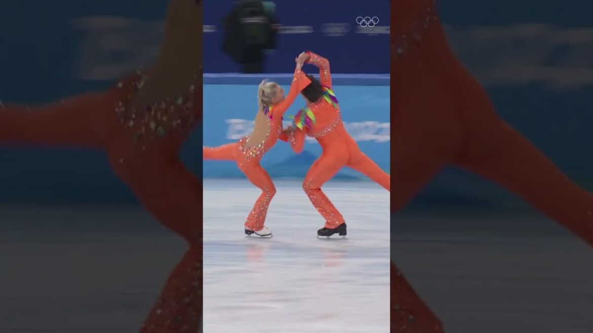 This performance is giving #TLOASG. 🧡  #Olympics #TaylorSwift #TheLifeOfAShowgirl