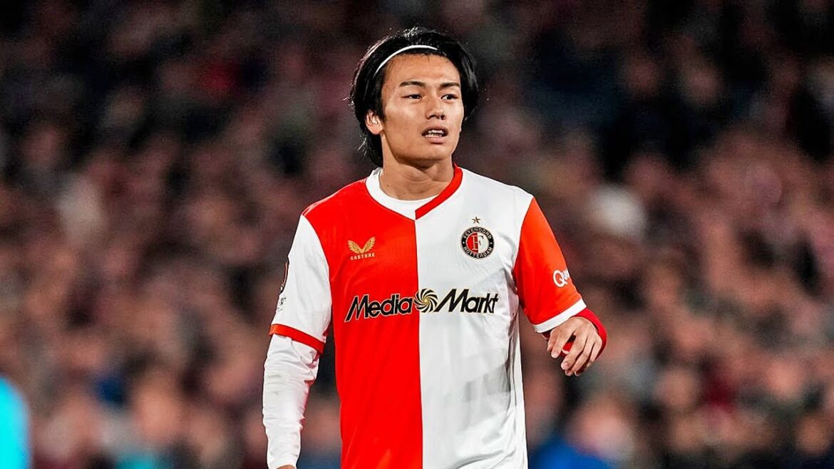 𝐋𝐎𝐎𝐊 𝐖𝐇𝐀𝐓 Ayase Ueda is doing at Feyenoord⚡