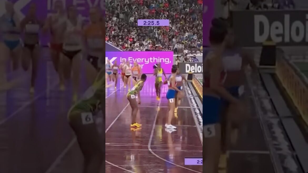 Sydney anchors Team USA 🇺🇸 to 4x400m GOLD🥇 in Tokyo