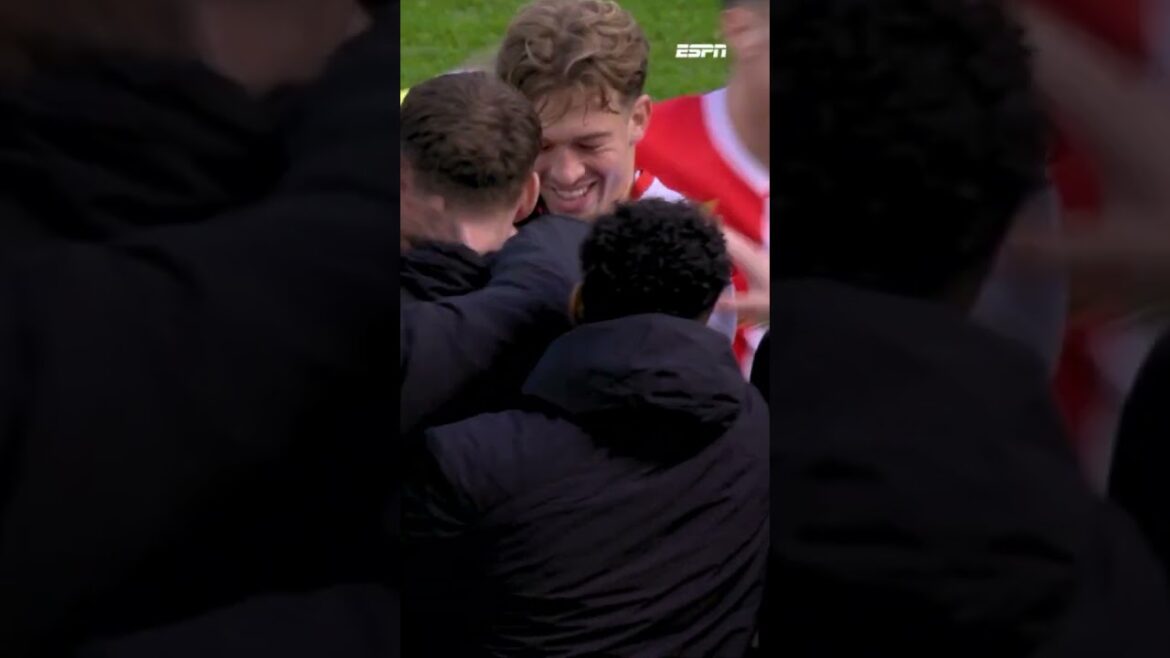 Who else? 🤷‍♂️ Ayase Ueda puts Feyenoord ahead 🇯🇵