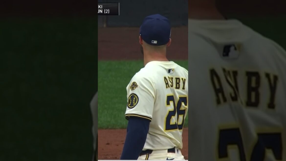 Seiya Suzuki crushes a 440-foot run #mlb #baseballszn #baseballshorts #baseball #mlbb #baseballcard