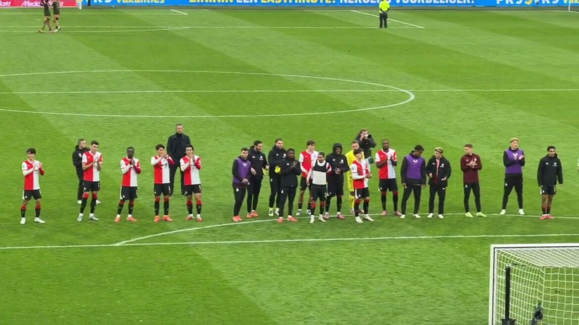 Legion honors Ueda after match Feyenoord - FC Utrecht