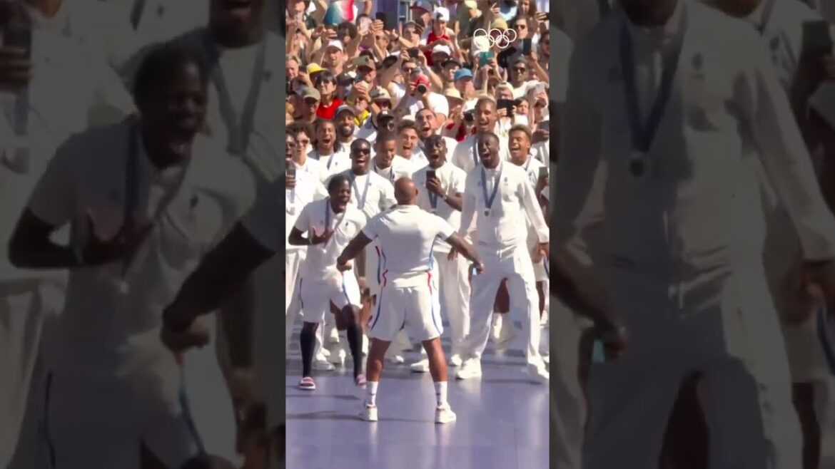 Thierry Henry with one of the coldest Olympic celebrations! ❤️