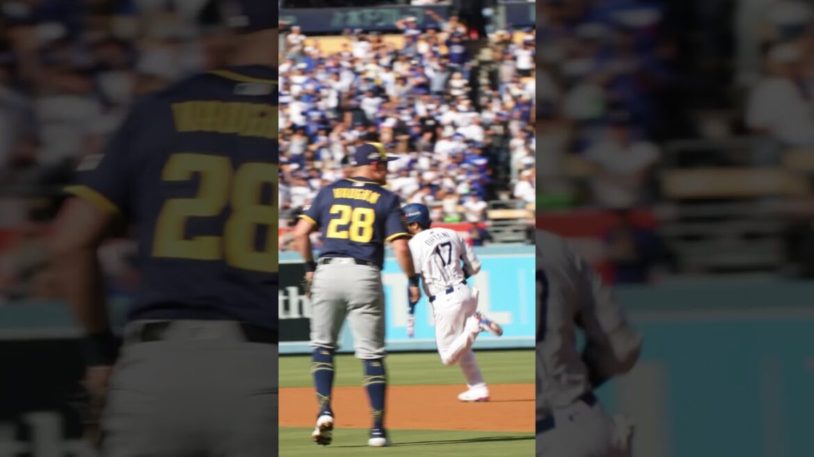Shohei Ohtani hits a leadoff triple in Game 3 of the NLCS 🔥