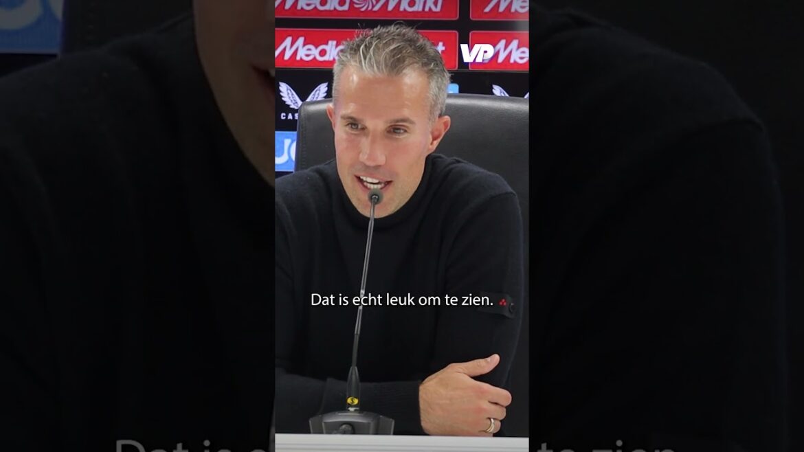 "I think they even go grocery shopping together!" 😂🛒 #VanPersie #Ueda #Feyenoord #FEYUTR