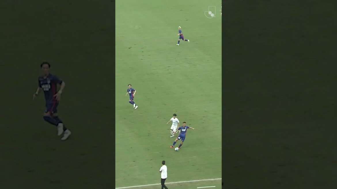 Lose the ball, steal it back, and execute a perfect nutmeg, Yuya Fukuda’s determination deserves 💯 Lose the ball, steal it back, and execute a perfect nutmeg, Yuya Fukuda's determination deserves 💯