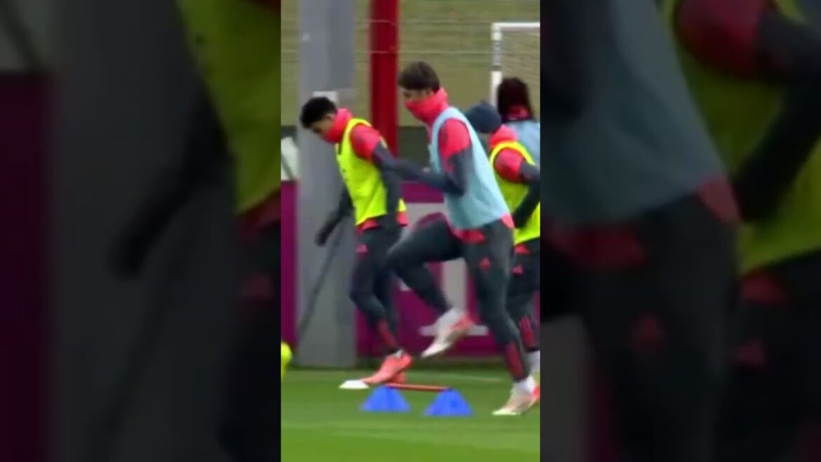 HIEROKI ITO WALKING #football #bayern #luisdiaz #bundesliga #soccer #football