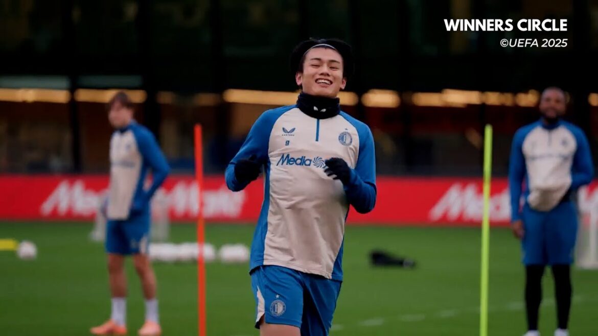 Japan’s Ayase Ueda Joins Feyenoord’s “Hit the Cone” Fun Before High-Stakes Europa League Clash 👊 Japan's Ayase Ueda Joins Feyenoord’s “Hit the Cone” Fun Before High-Stakes Europa League Clash 👊