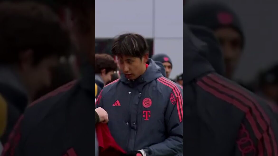 Hiroki Ito guves autgraphs #FIFA #Bayern #Football #Luisdiaz #Soccer #Bundesliga