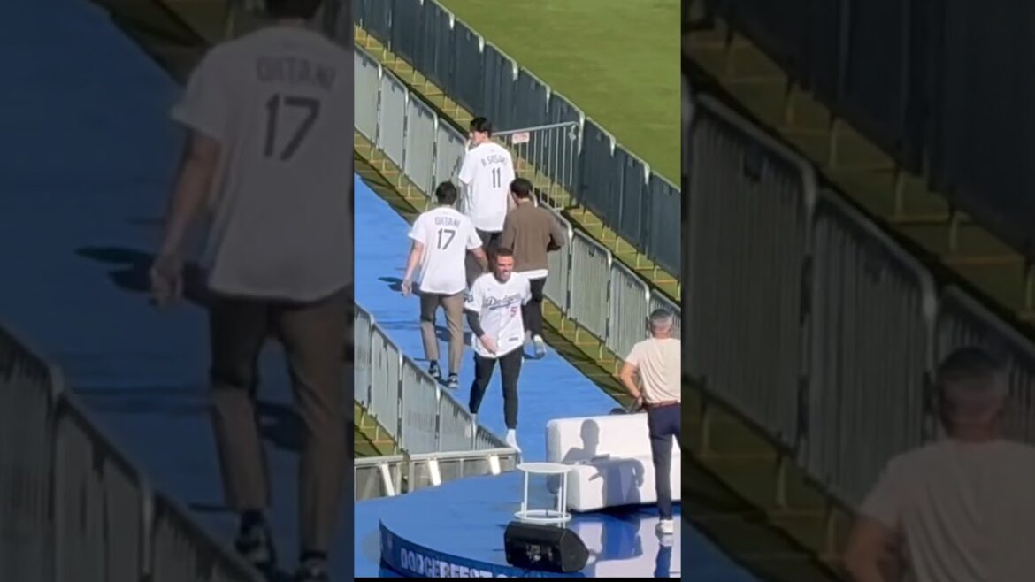 [Shohei and Freeman bow! Cute 💙]Dodger Festival 2026@Dodger Stadium 1/31/2026 #Shohei Otani #ohtani #Aki Sasaki #dodgers