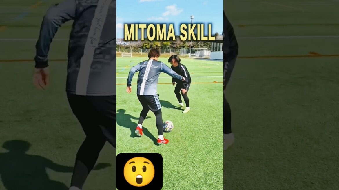 Mitoma Skill #shorts #trending #football #soccer #tutorial #shortsfeed #shortsvideo #ytshorts #fypシ