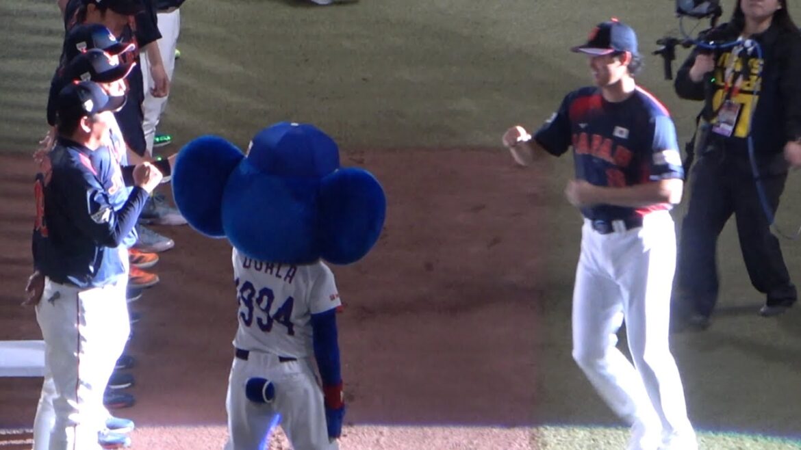 Doara welcomes the Samurai Japan players! Otani runs towards Doara!