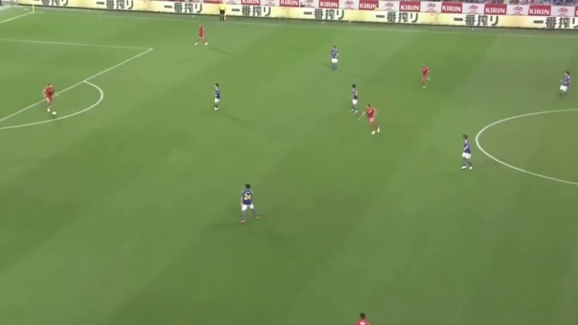 Takehiro Tomiyasu once again creates a chance from an explosive interception October 17, 2023 Japan vs. Tunisia