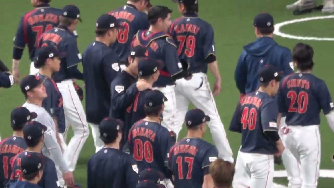 [SAMURAI JAPAN][Shohei Otani]urges[Seiya Suzuki]to give final greeting Warm-up match against Hanshin