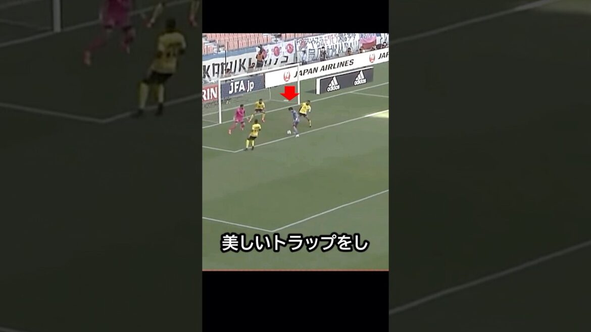 The day when Ritsu Doan received vicious interference from a defender, he ignored it and scored! #soccer #ritsudoan