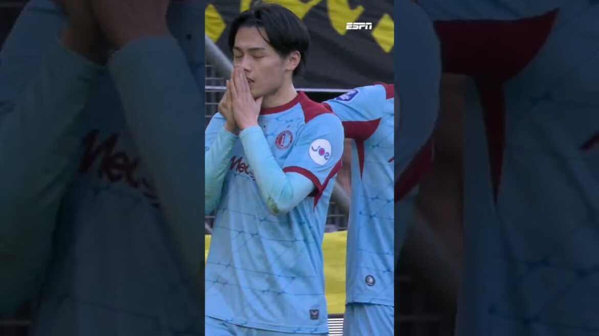 Ayase Ueda scores his first goal since December 6! 🔙🇯🇵