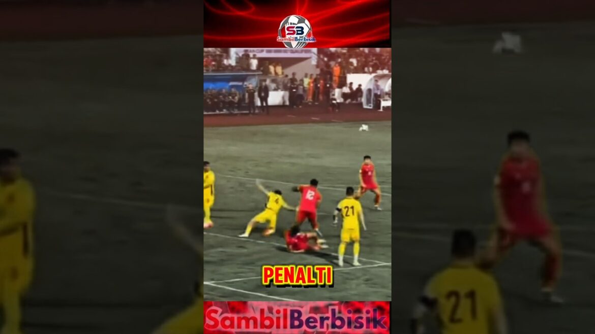DOAN van Hau Gulat Malaysian player, penalty without VAR! #doanvanhau #malaysia #vietnam #controversy DOAN van Hau Gulat Malaysian player, penalty without VAR! #doanvanhau #malaysia #vietnam #controversy