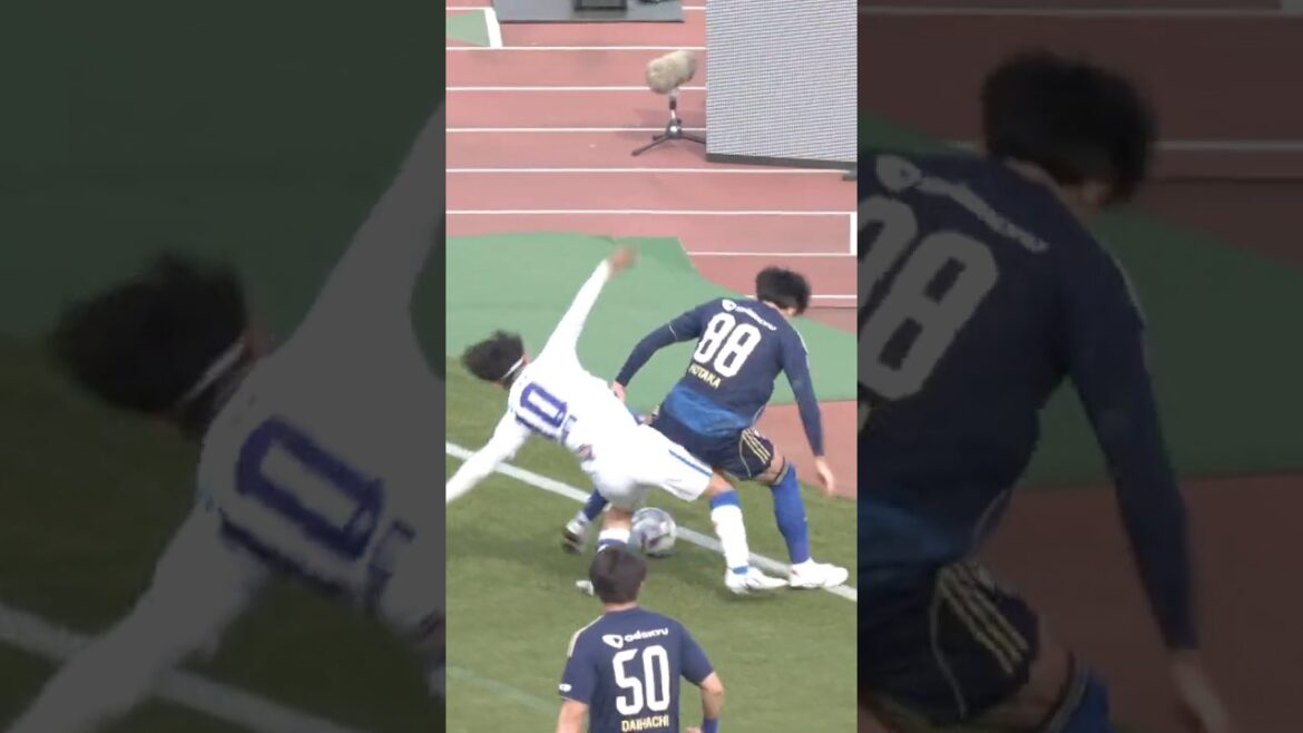 Hodaka's physicality🔥🛡️ Doesn't allow the opponent to break through💪｜#Mito Holyhock match #shorts #J League #soccer #Hodaka Nakamura