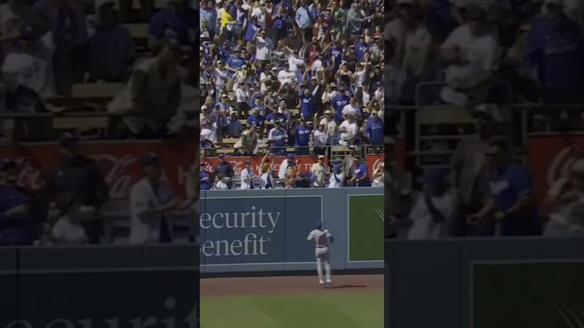 Shohei Ohtani sends this home run the other way 😤
