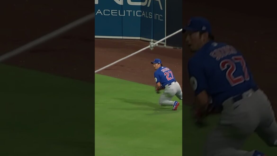 Seiya Suzuki slides to make a SUPERB catch! 🤩