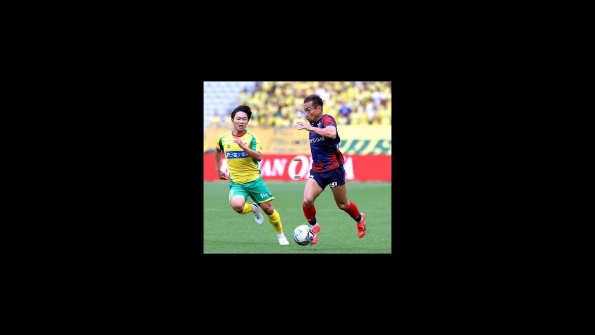 17-year-old Makoto Himeno scores his first goal of the season in a 22-year-old battle with Yuto Nagatomo!