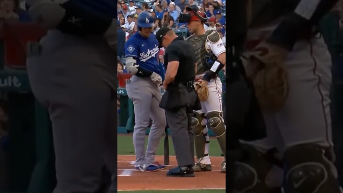 Shohei #Ohtani gives umpire advice on how to fix belt! 😂