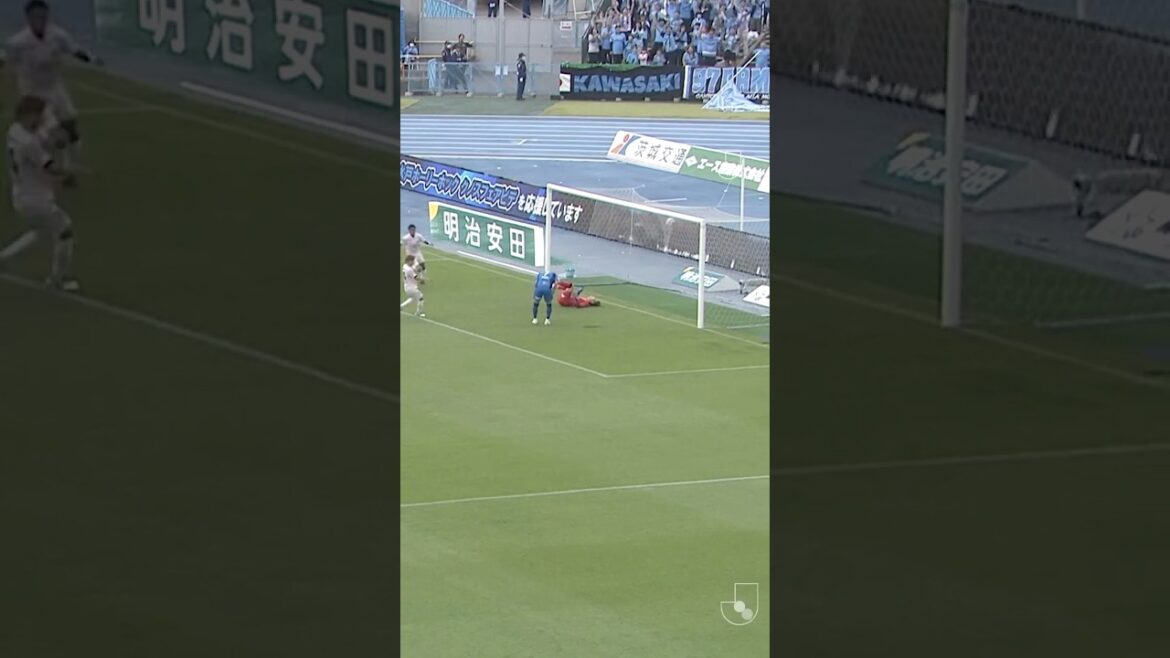 Kyosuke Mochiyama completed a hat-trick! 🎩🐬 Kyosuke Mochiyama completed a hat-trick! 🎩🐬