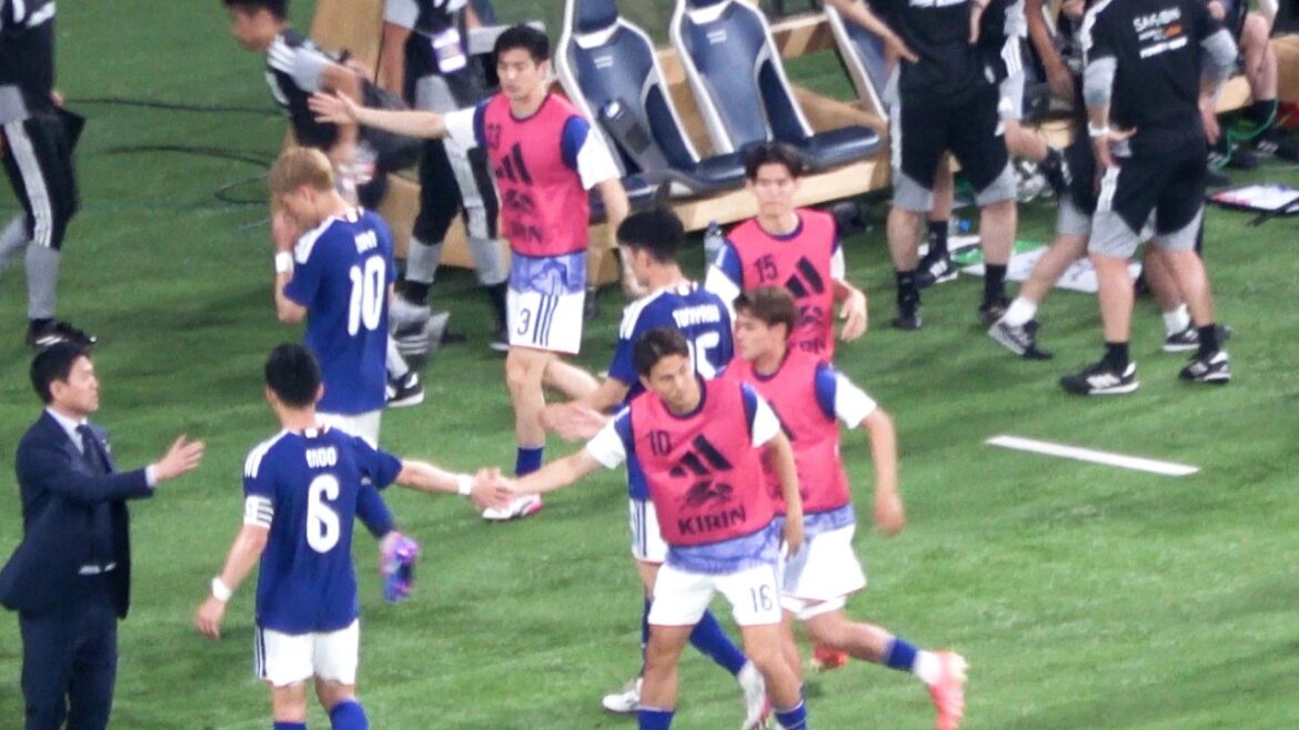 [Kiyo Ueda]On-site video of a high-five with a ball boy as he was pulling up after the first half
