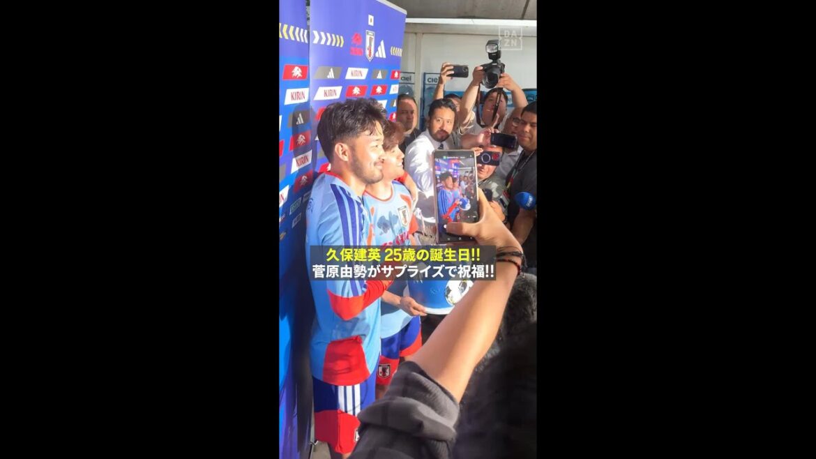 [Blessing with a surprise 🎉]25th birthday!! Yusei Sugawara celebrates #Takefusa Kubo with a birthday cake!! #FIFA World Cup #If you want to really enjoy it, go to DAZN #Japan National Soccer Team