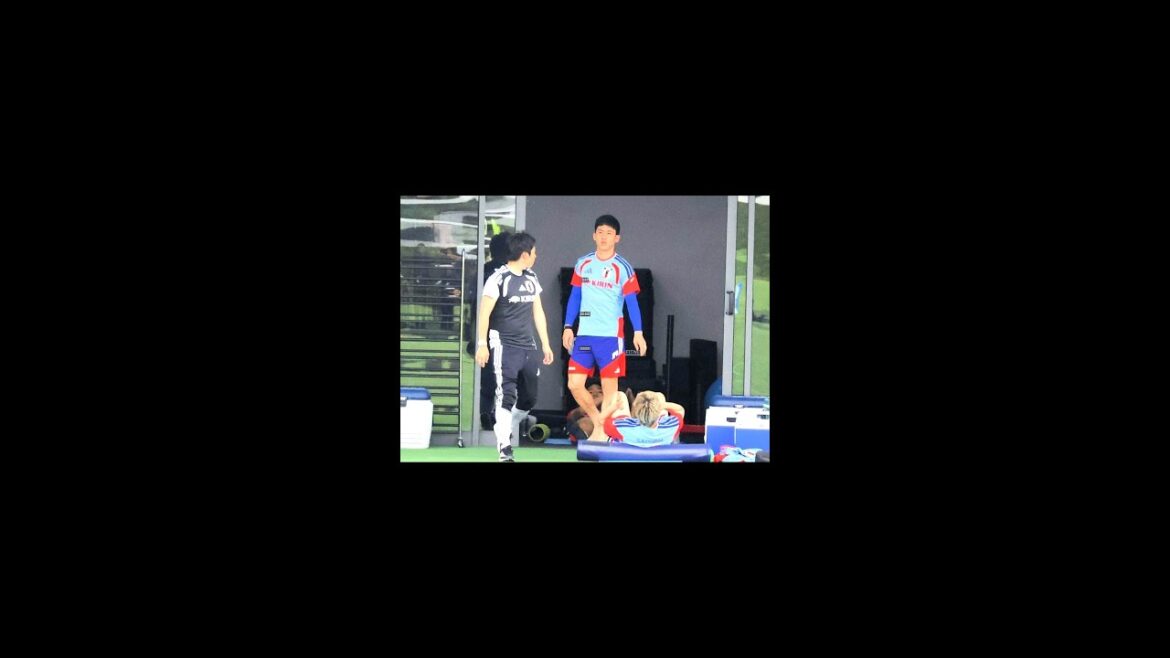 Wataru Endo seems concerned about his left foot on the 4th day of training camp