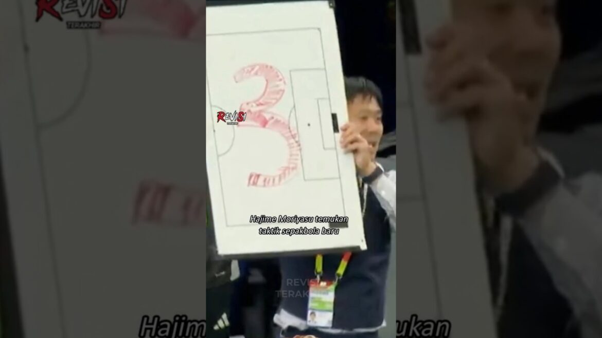 Japanese coach shows off new football tactics at World Cup 😳 Japanese coach shows off new football tactics at World Cup 😳