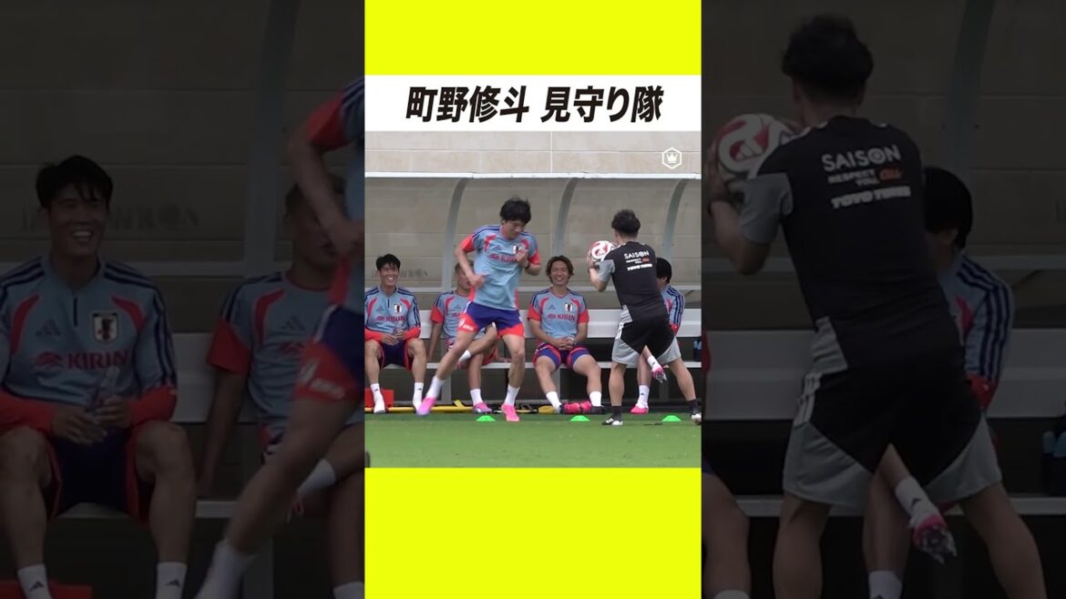 Tomiyasu, Doan, Itakura, and Ueda are watching Shuto Machino practice👀 Tomiyasu, Doan, Itakura, and Ueda are watching Shuto Machino practice👀