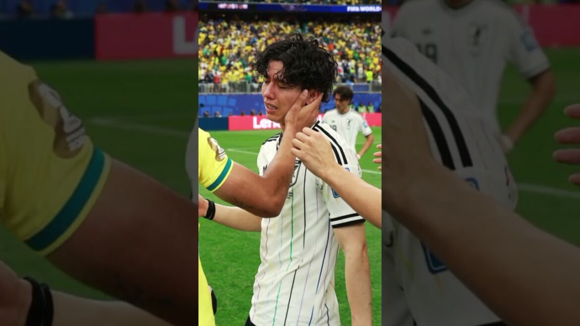 [Reason for tears]Brazilian player hugging crying Aoi Tanaka...The world was moved by the miraculous moment that happened on the pitch!