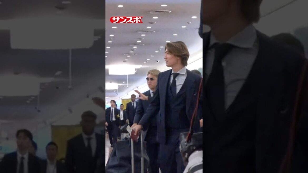 Japan national team returns to Japan greeted by 700 fans