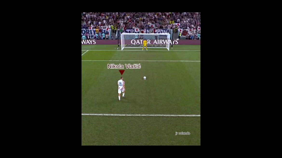 Takumi Minamino vs Nikola Vlašić #football #amazinggoal Takumi Minamino vs Nikola Vlašić #football #amazinggoal