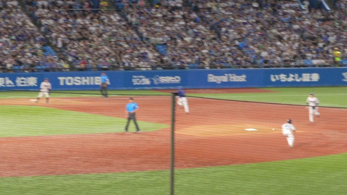 Yakult Soma Uchiyama Nice play Yakult vs Chunichi July 20, 2026 (Monday) Jingu Stadium Yakult Soma Uchiyama Nice play Yakult vs Chunichi July 20, 2026 (Monday) Jingu Stadium