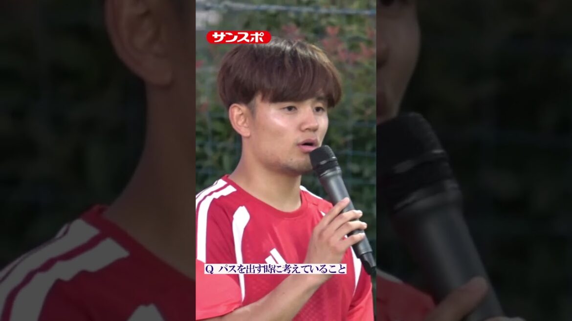Takefusa Kubo teaches elementary school students how to pass #soccer #Japan national soccer team #Takefusa Kubo