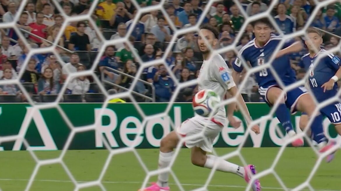 WHAT A GOLAZO FROM AYASE! | Ayase Ueda - Tunisia | Japan 2-0 Tunisia