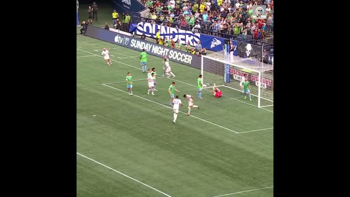 Maya Yoshida, a priceless header! #shorts