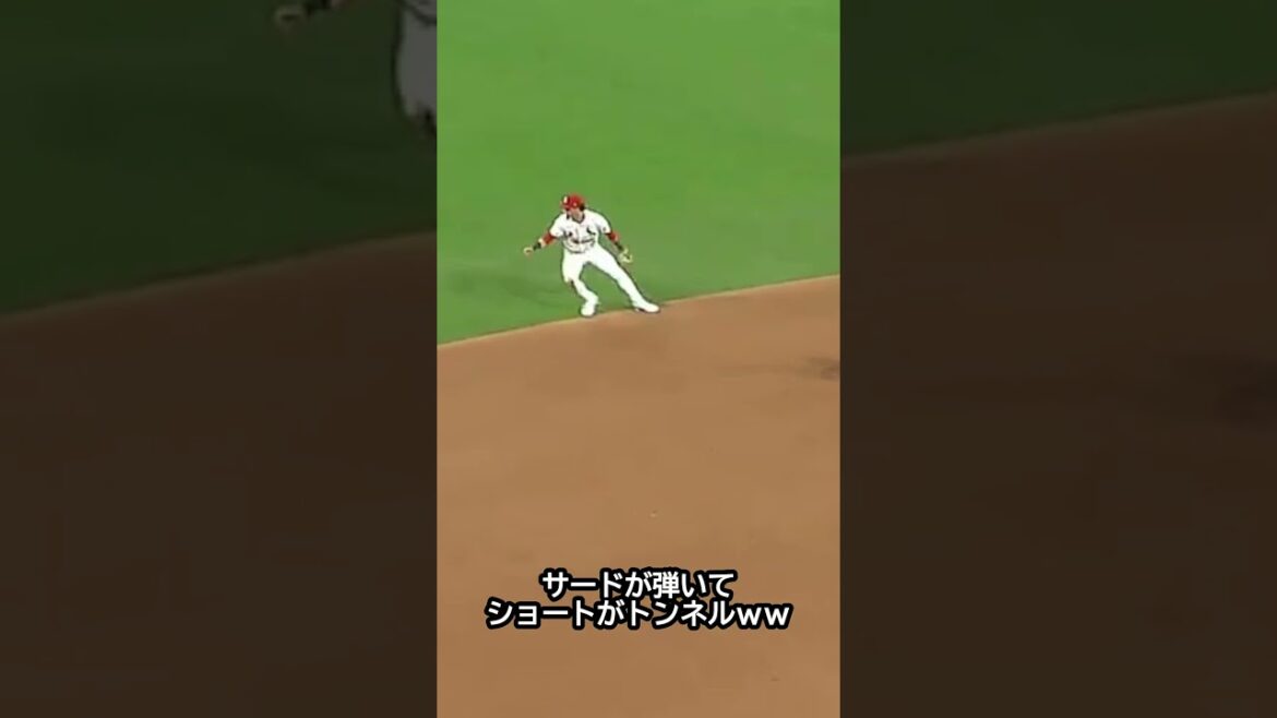 Seiya Suzuki is lucky to get on base due to a comedy error lol #Baseball #mlb #Seiya Suzuki