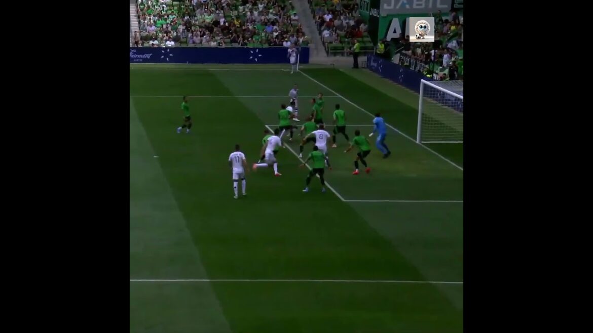 [Maya Yoshida]The captain takes the lead! Valuable goal in the 34th minute #shorts